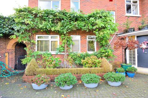 3 bedroom detached house for sale, The Bourne, Southgate, London. N14
