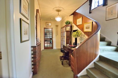 3 bedroom detached house for sale, The Bourne, Southgate, London. N14