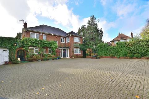 4 bedroom detached house for sale, The Bourne, Southgate, London. N14