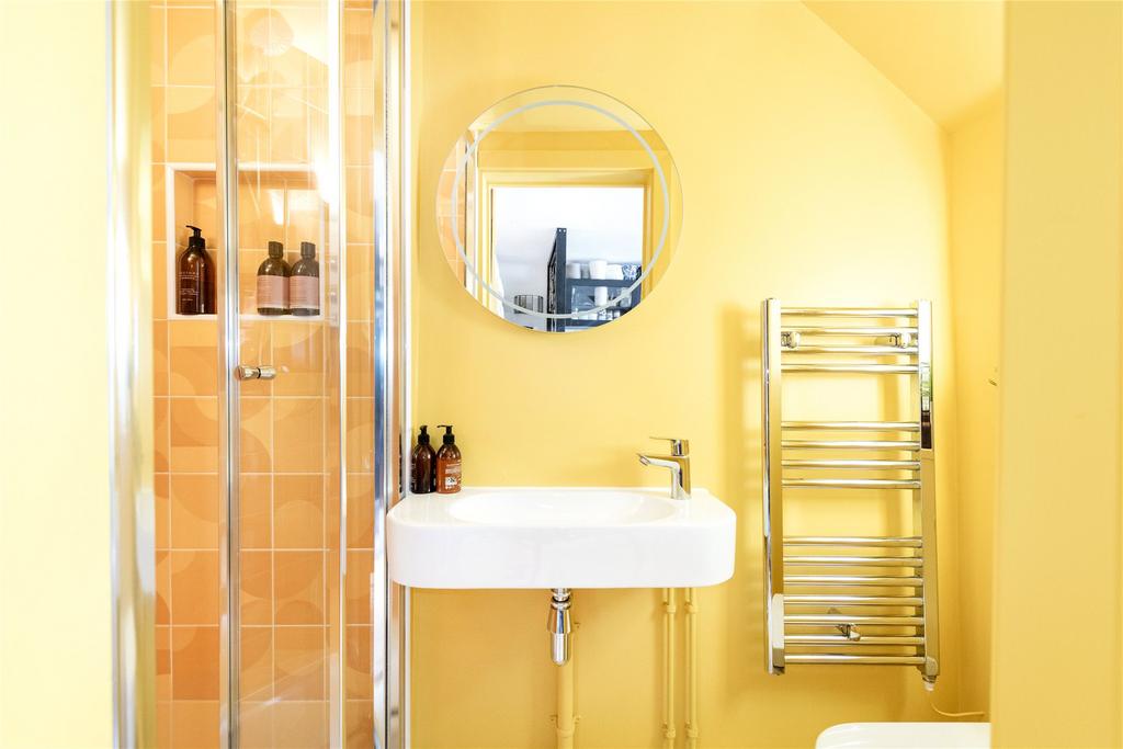 Studio Shower Room