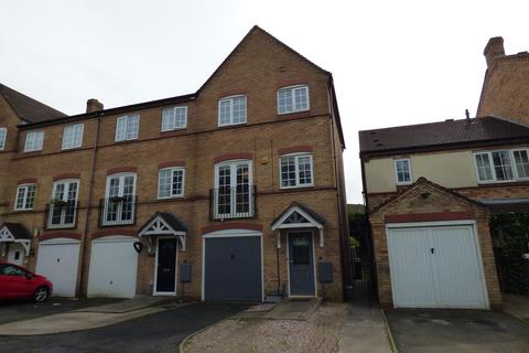 3 bedroom townhouse to rent, Plant Close, Telford TF4