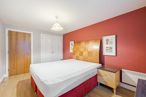 1 bedroom apartment to rent, Queen Street, London EC4R