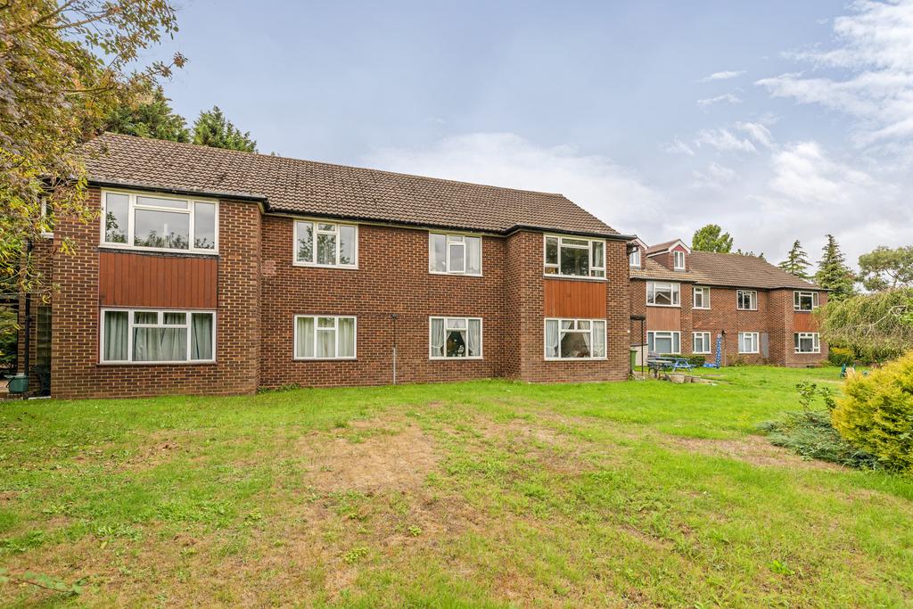 Ashtead 2 bed for sale £395,000