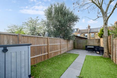 4 bedroom terraced house to rent, Cowper Road, London