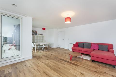3 bedroom flat to rent - Holystone Court, 83 Tiller Road, London