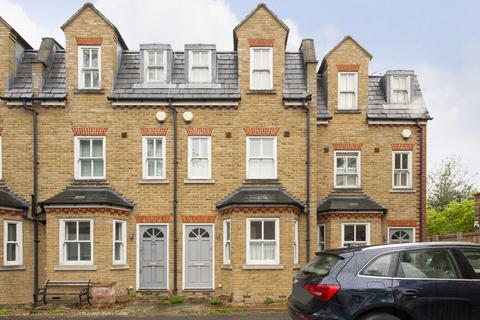 2, Vine Cottages Lancaster Park, Richmond, TW10 6AB