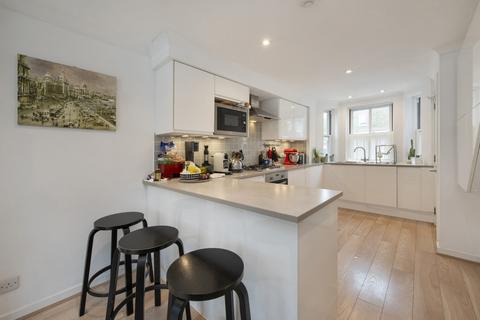 2, Vine Cottages Lancaster Park, Richmond, TW10 6AB