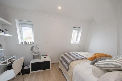 2, Vine Cottages Lancaster Park, Richmond, TW10 6AB