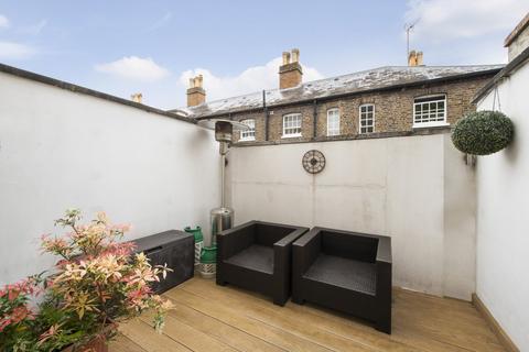 2, Vine Cottages Lancaster Park, Richmond, TW10 6AB