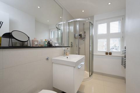 2, Vine Cottages Lancaster Park, Richmond, TW10 6AB