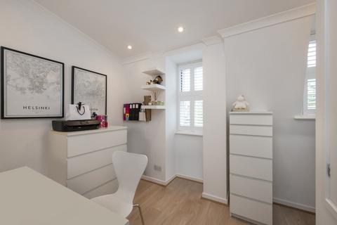2, Vine Cottages Lancaster Park, Richmond, TW10 6AB