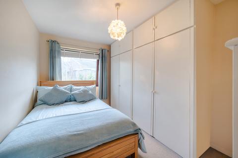 3 bedroom maisonette for sale, Carrol Close, London