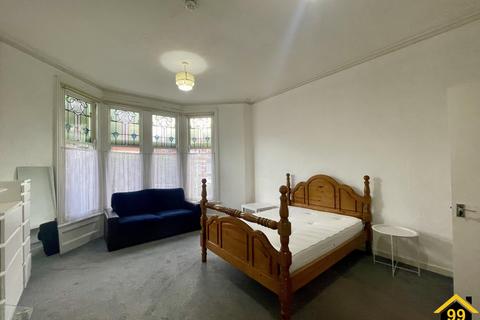 1 bedroom flat to rent, 65 Pen-Y-Lan Road, Cardiff, CF23
