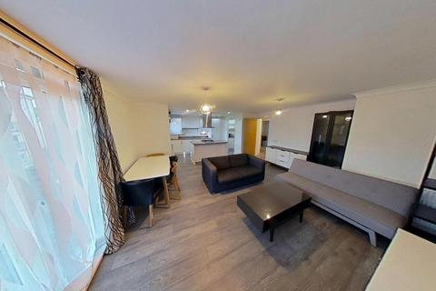 3 bedroom flat to rent, Maplewood Park, Edinburgh, EH12