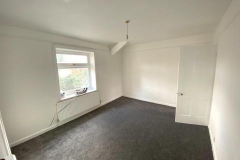 3 bedroom semi-detached house to rent, Bury, BL9