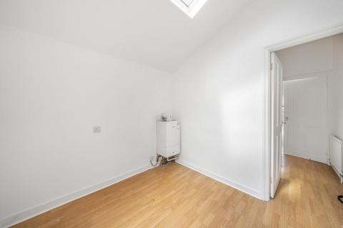 2 bedroom apartment to rent, Dickenson Road,  London,  N8