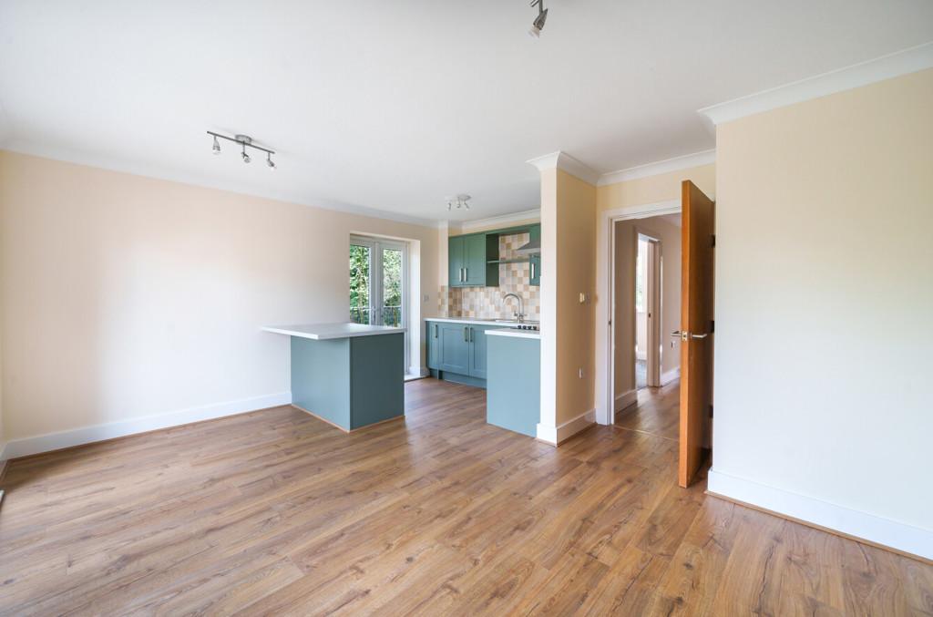 Cedar Avenue, Hazlemere, High 2 bed apartment for sale £300,000