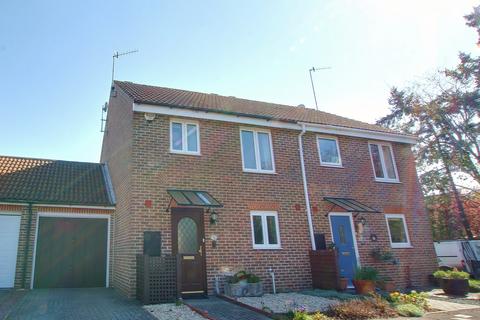 2 bedroom semi-detached house to rent, Mousehole Lane, Hythe.