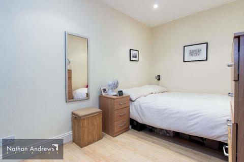 1 bedroom flat to rent, Lower Addison Gardens, London W14