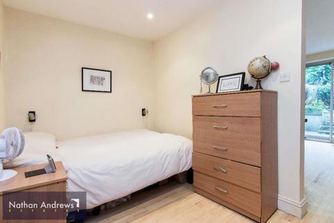 1 bedroom flat to rent, Lower Addison Gardens, London W14