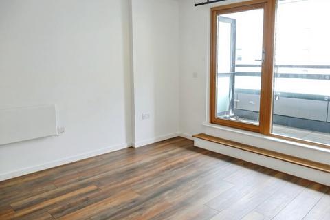 2 bedroom flat to rent, Gateway West, East Street, Leeds, LS9