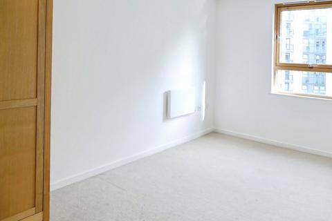 2 bedroom flat to rent, Gateway West, East Street, Leeds, LS9