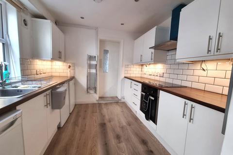 4 bedroom terraced house to rent, Hilda Road, London E16