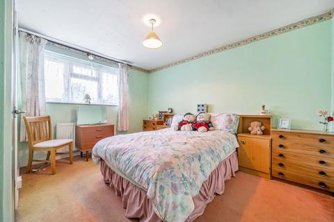 64 Appleford Road, Reading, RG30 3NT