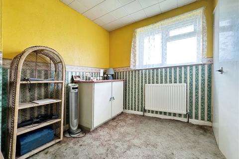 64 Appleford Road, Reading, RG30 3NT