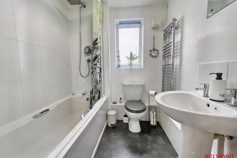 3f Cassin Drive, Cheltenham, GL51 7SY