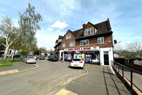 3 bedroom maisonette to rent, Baber Bridge Parade, Feltham