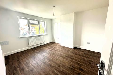 3 bedroom maisonette to rent, Baber Bridge Parade, Feltham