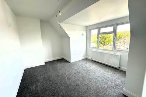 3 bedroom maisonette to rent, Baber Bridge Parade, Feltham