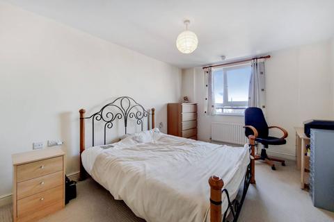 2 bedroom flat to rent, Townsend Street, London SE17