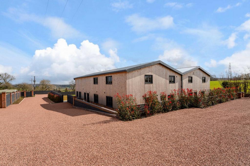 Acton Green Acton Beauchamp... 4 bed barn conversion for sale £700,000
