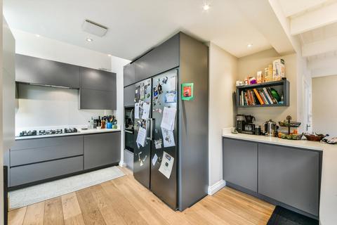 4 bedroom flat for sale, Ferncroft Avenue, London, NW3