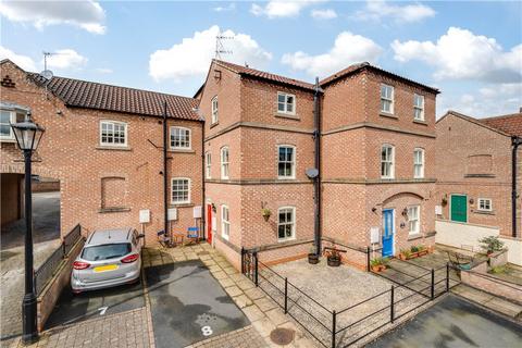 3 bedroom townhouse for sale, Florentines Court, Ripon, HG4