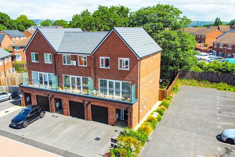 4 bedroom townhouse for sale, Chapples Close, Taunton.