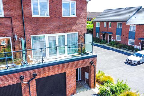 4 bedroom townhouse for sale, Chapples Close, Taunton.