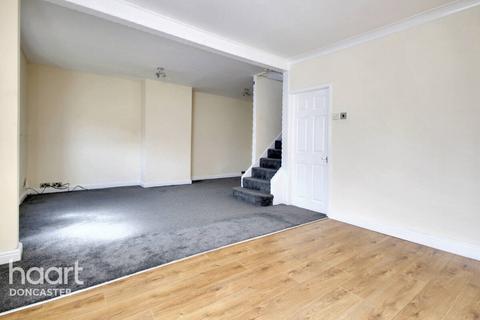 13 Green Lane, Woodlands, Doncaster, DN6 7NG