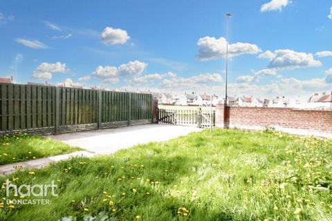 13 Green Lane, Woodlands, Doncaster, DN6 7NG