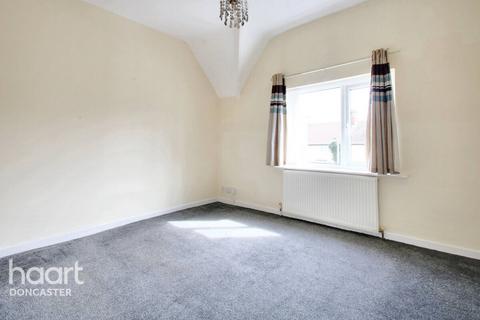 13 Green Lane, Woodlands, Doncaster, DN6 7NG