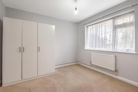 5 Embassy Gardens, Beckenham, BR3 1HE