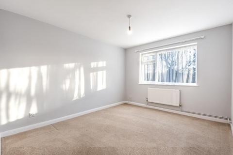 5 Embassy Gardens, Beckenham, BR3 1HE