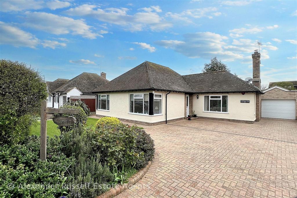Alpha Road, Birchington, CT7 2 bed detached bungalow for sale £550,000