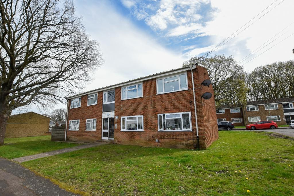 Wollaston Close, Gillingham, Kent, ME8 2 bed ground floor flat for sale