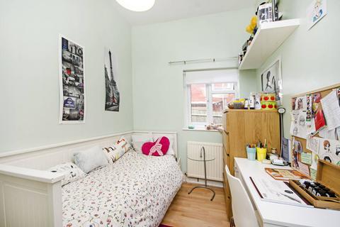 3 bedroom flat for sale, Seymour Road, Harringay, London, N8