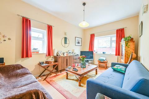 3 bedroom flat for sale, Seymour Road, Harringay, London, N8