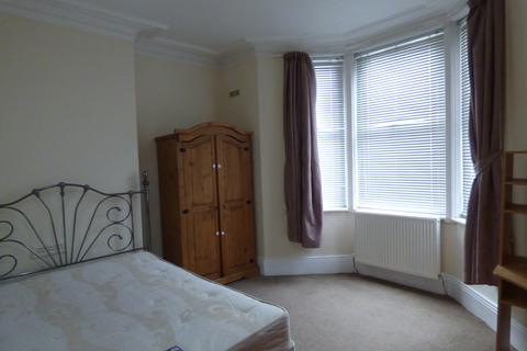 2 bedroom flat to rent, King John Street, Heaton