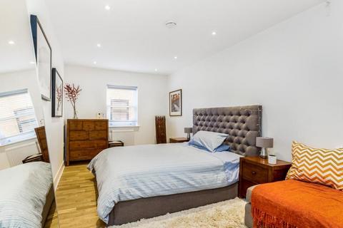 2 bedroom flat for sale, Mercatus Court, E3